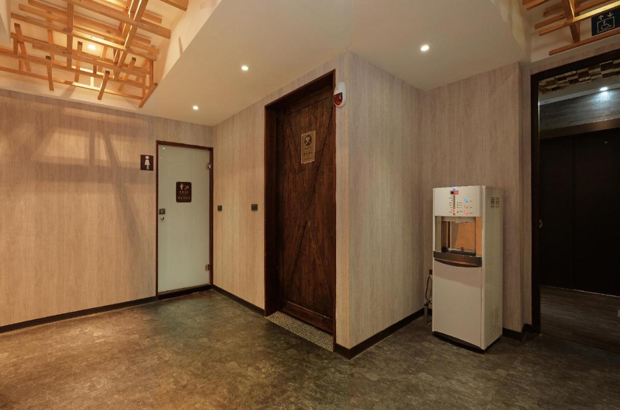 Journey Hostel Tainan Exterior foto